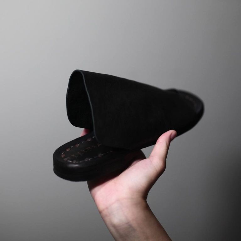 レザー種類 : HEATEDSHRINK COW(BLACK)
※商品ページ画像のレザー及び、仕様はサンプルとしてご覧ください。
