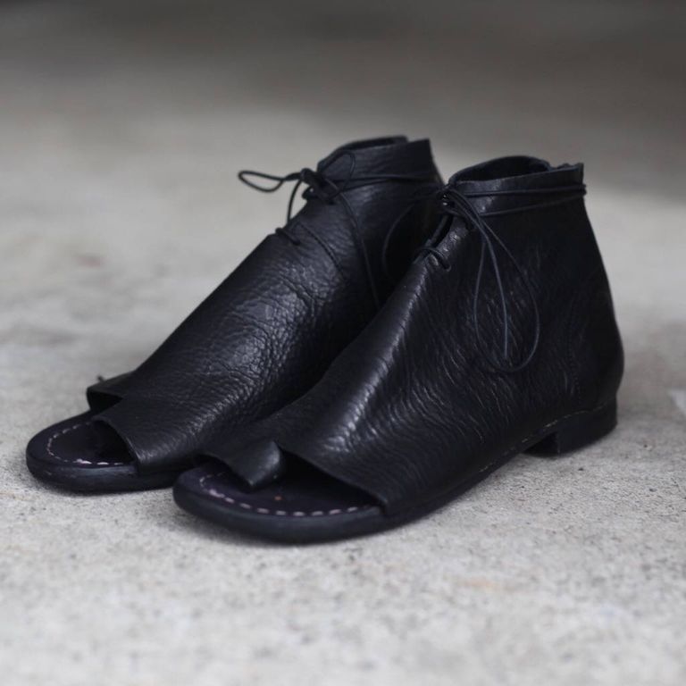 レザー種類 : ITALIAN VACHETTA-SHRINK(BLACK)
※商品ページ画像のレザー及び、仕様はサンプルとしてご覧ください。