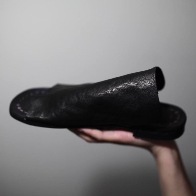 レザー種類 : HEATEDSHRINK COW(BLACK)
※商品ページ画像のレザー及び、仕様はサンプルとしてご覧ください。