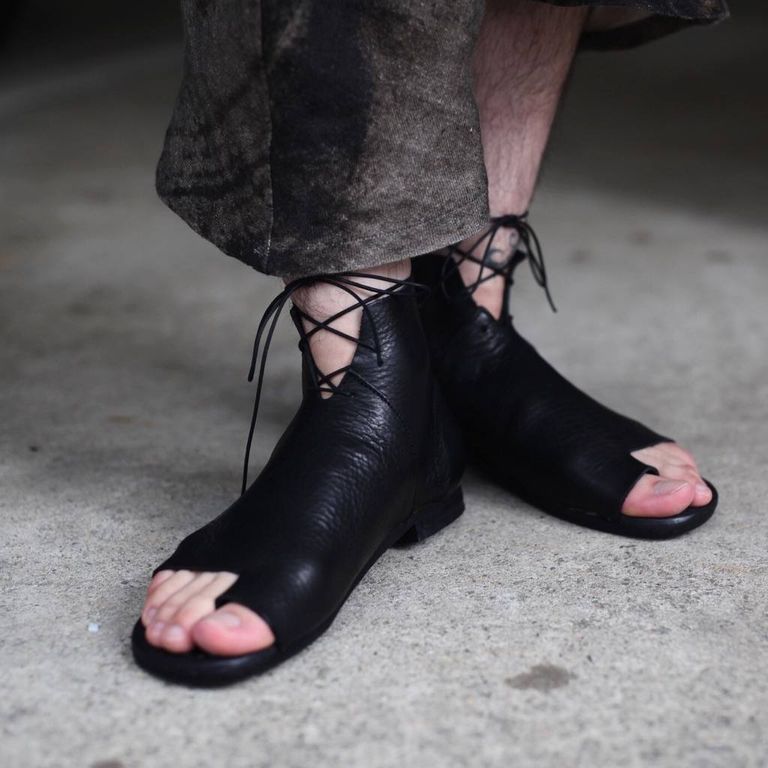 レザー種類 : ITALIAN VACHETTA-SHRINK(BLACK)
※商品ページ画像のレザー及び、仕様はサンプルとしてご覧ください。