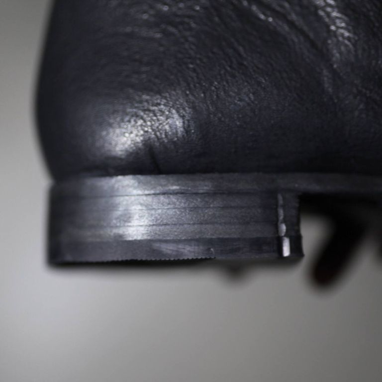 レザー種類 : ITALIAN VACHETTA-SHRINK(BLACK)
※商品ページ画像のレザー及び、仕様はサンプルとしてご覧ください。