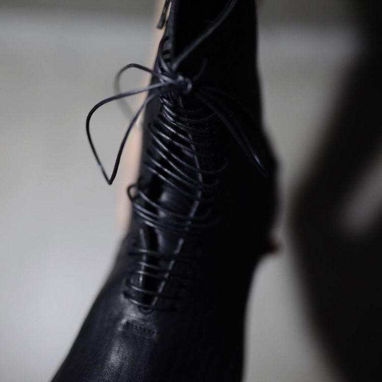 レザー種類 : BURNED HORSE(BLACK)
※商品ページ画像のレザー及び、仕様はサンプルとしてご覧ください。