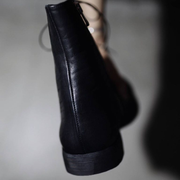 レザー種類 : BURNED HORSE(BLACK)
※商品ページ画像のレザー及び、仕様はサンプルとしてご覧ください。
