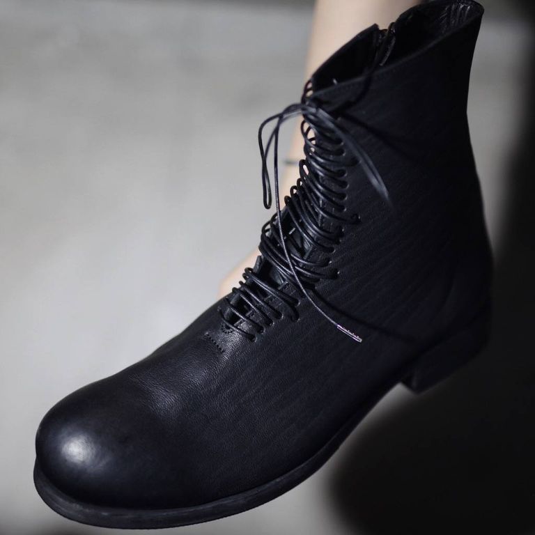 レザー種類 : BURNED HORSE(BLACK)
※商品ページ画像のレザー及び、仕様はサンプルとしてご覧ください。