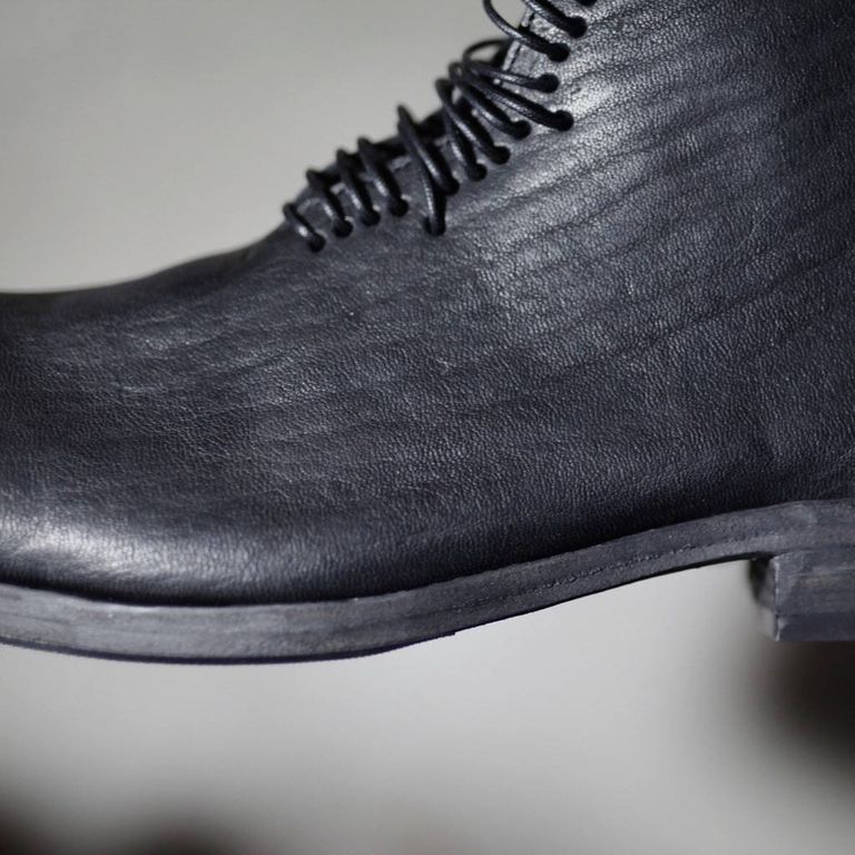 レザー種類 : BURNED HORSE(BLACK)
※商品ページ画像のレザー及び、仕様はサンプルとしてご覧ください。