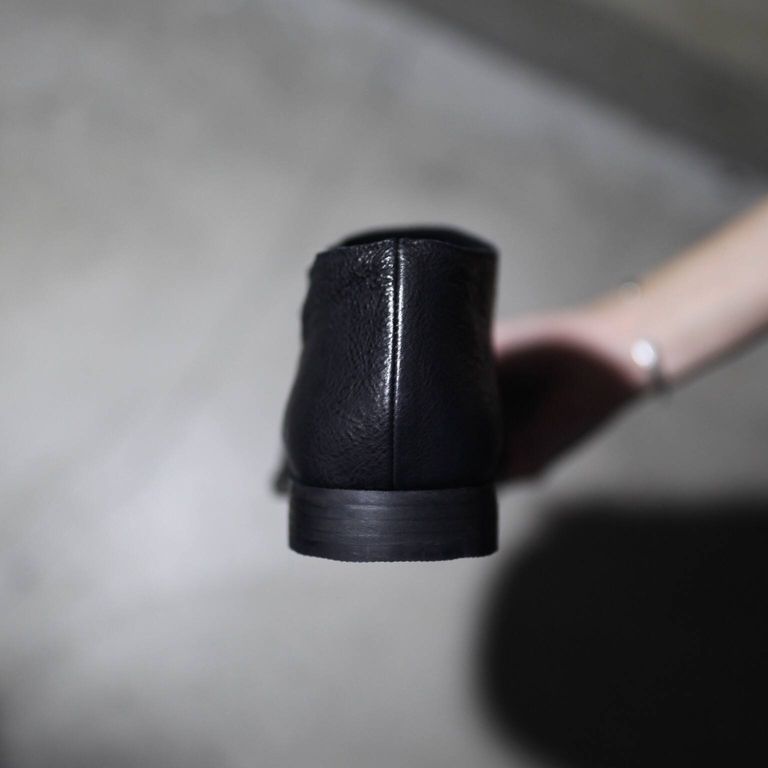 レザー種類 : ITALIAN VACHETTA-SHRINK(BLACK)
※商品ページ画像のレザー及び、仕様はサンプルとしてご覧ください。