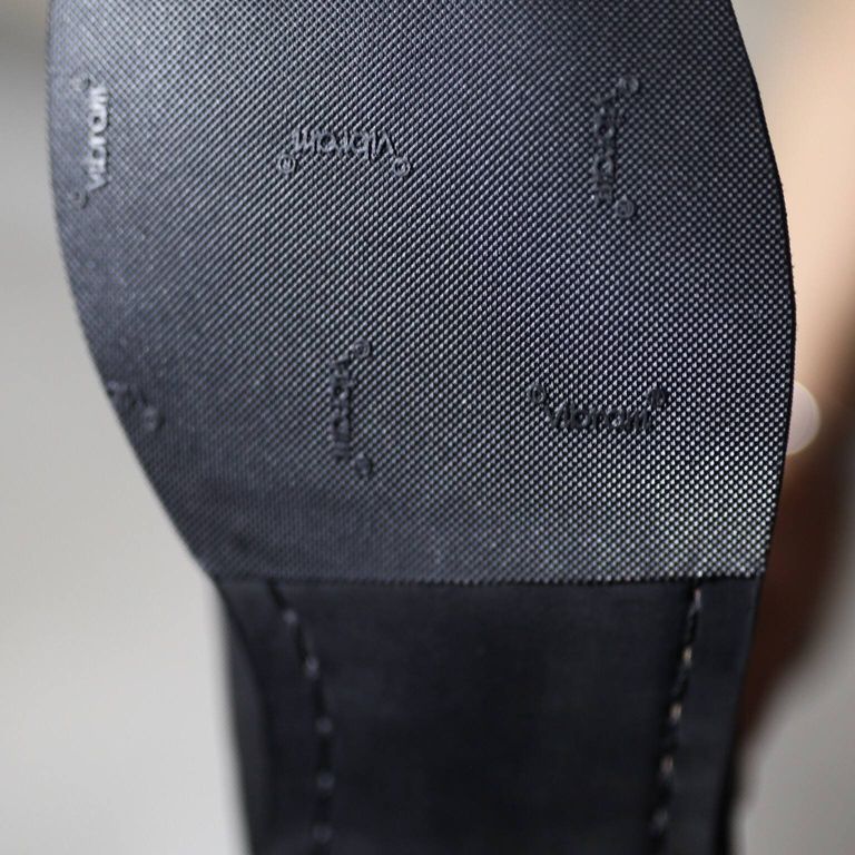 レザー種類 : ITALIAN VACHETTA-SHRINK(BLACK)
※商品ページ画像のレザー及び、仕様はサンプルとしてご覧ください。