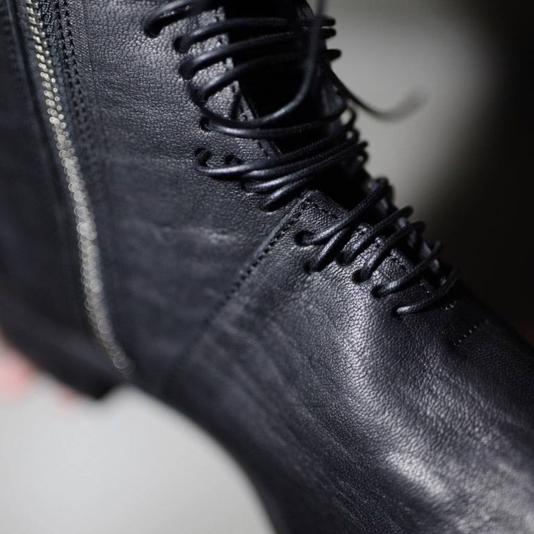 レザー種類 : BURNED HORSE(BLACK)
※商品ページ画像のレザー及び、仕様はサンプルとしてご覧ください。