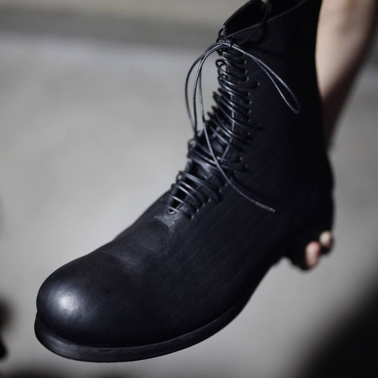 レザー種類 : BURNED HORSE(BLACK)
※商品ページ画像のレザー及び、仕様はサンプルとしてご覧ください。