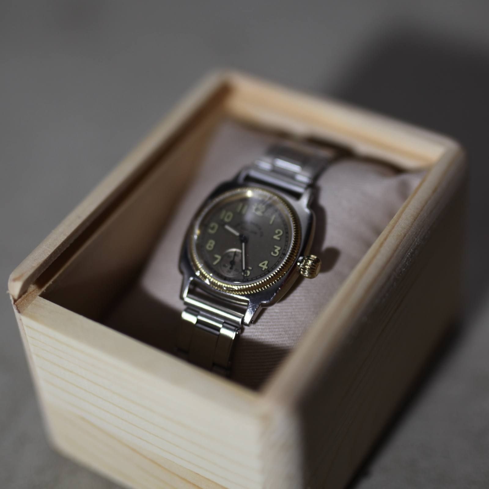 【お取り寄せ注文可能】COUSSIN Early Stainless Rivet Belt(WOMEN)