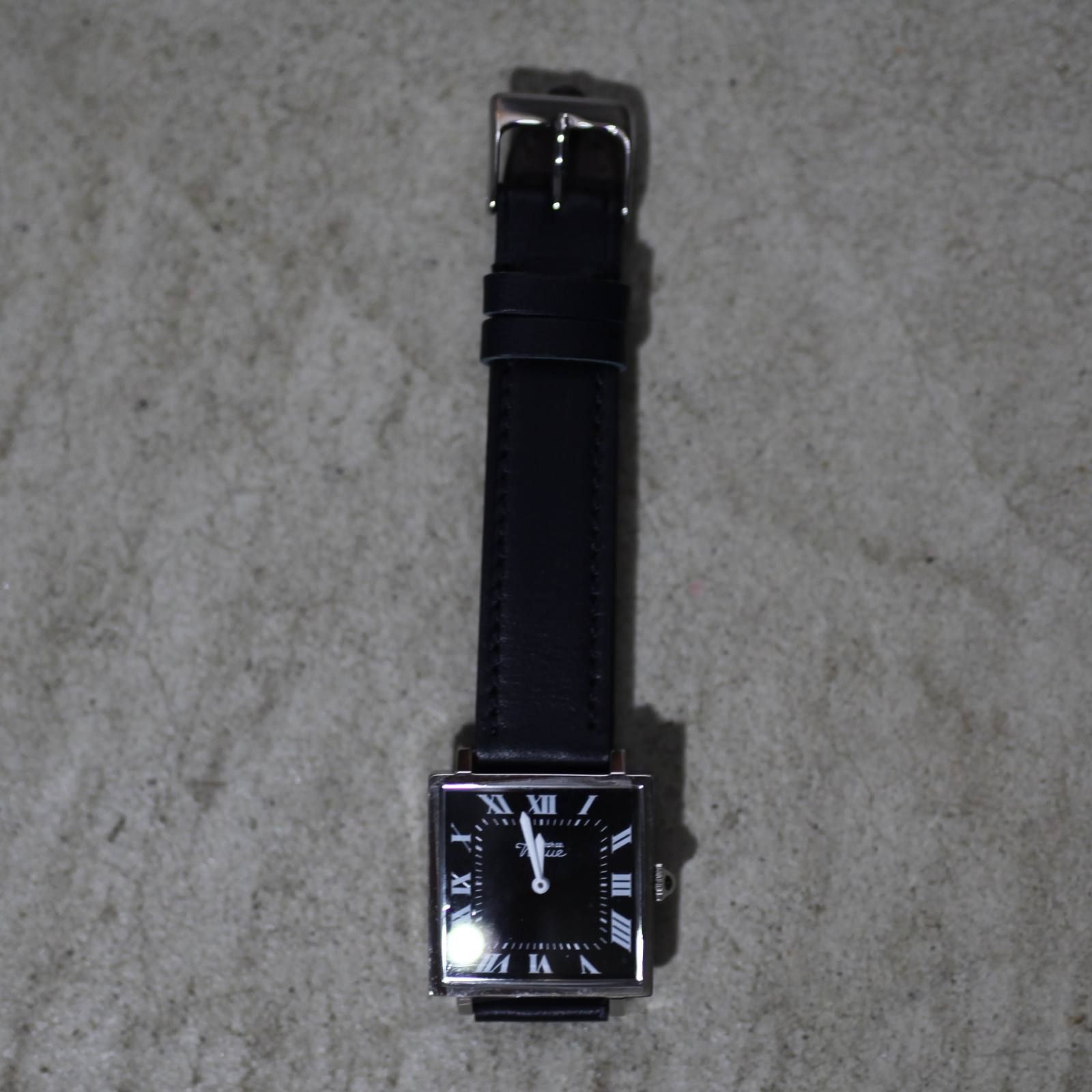 UNIVERSAL PRODUCTS × VAGUE WATCH CARRE-