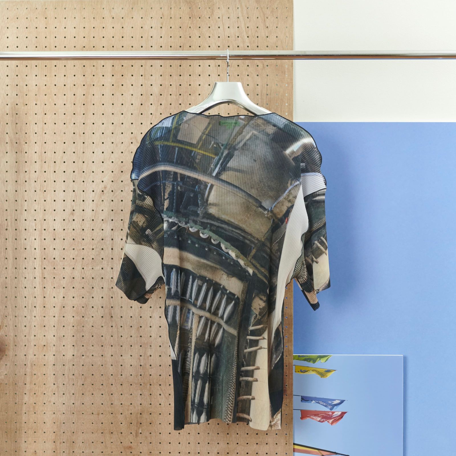 【残り一点】Sheer Graphic Relax Top