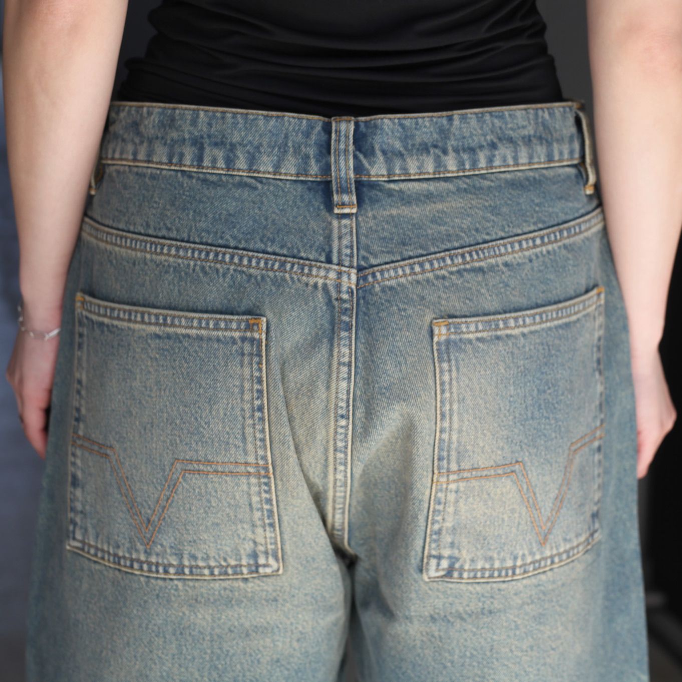即日発送　新品タグ付　Curve Tucked Jeans short m 即日発送 新品タグ付 Curve Tucked Jeans short m - メルカリ