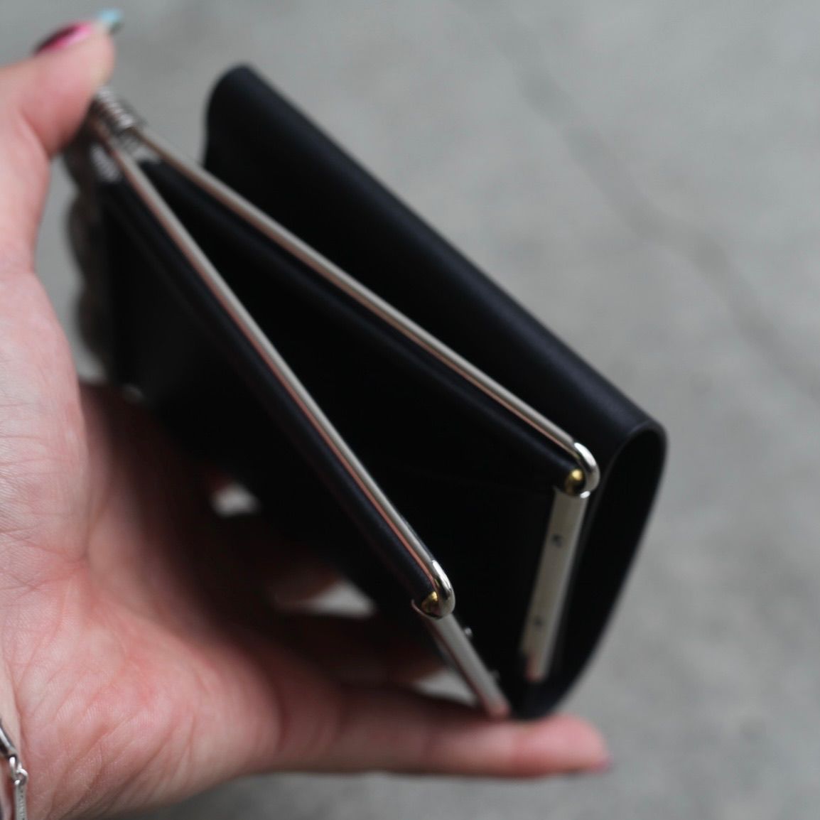 【残りわずか】Coil Spring Trifold Wallet(HOOKE_COW)