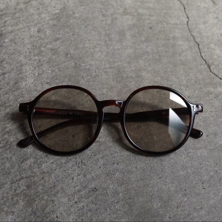 レンズ : LIGHT BROWN