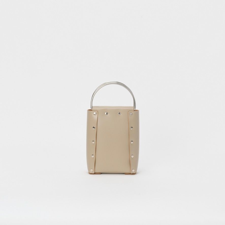 【次回入荷9月下旬予定】Assemble D Handle Bag Small(BEIGE)