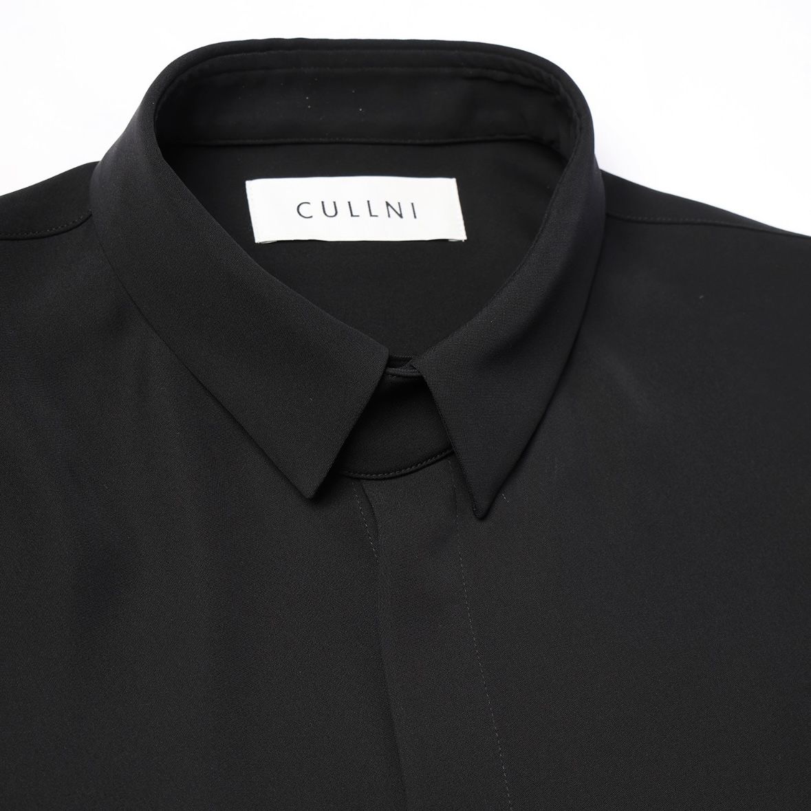 【残り一点】Double Satin Minimal Chin Tab Long Sleeve Shirt