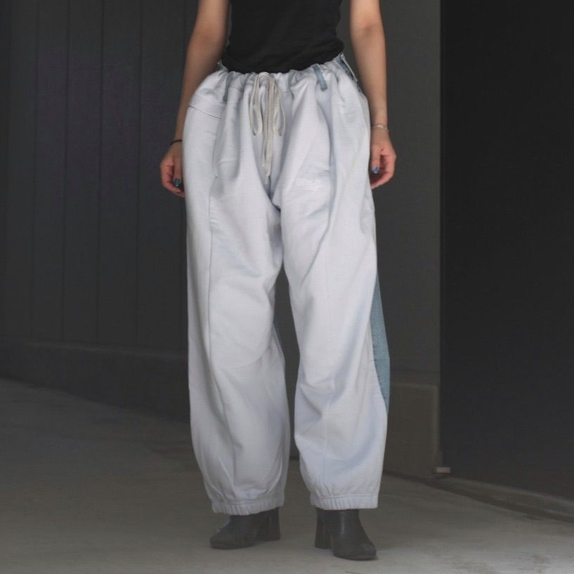 BLESS - 【残り一点】Over Jogging Jeans(S) | ACRMTSM ONLINE STORE