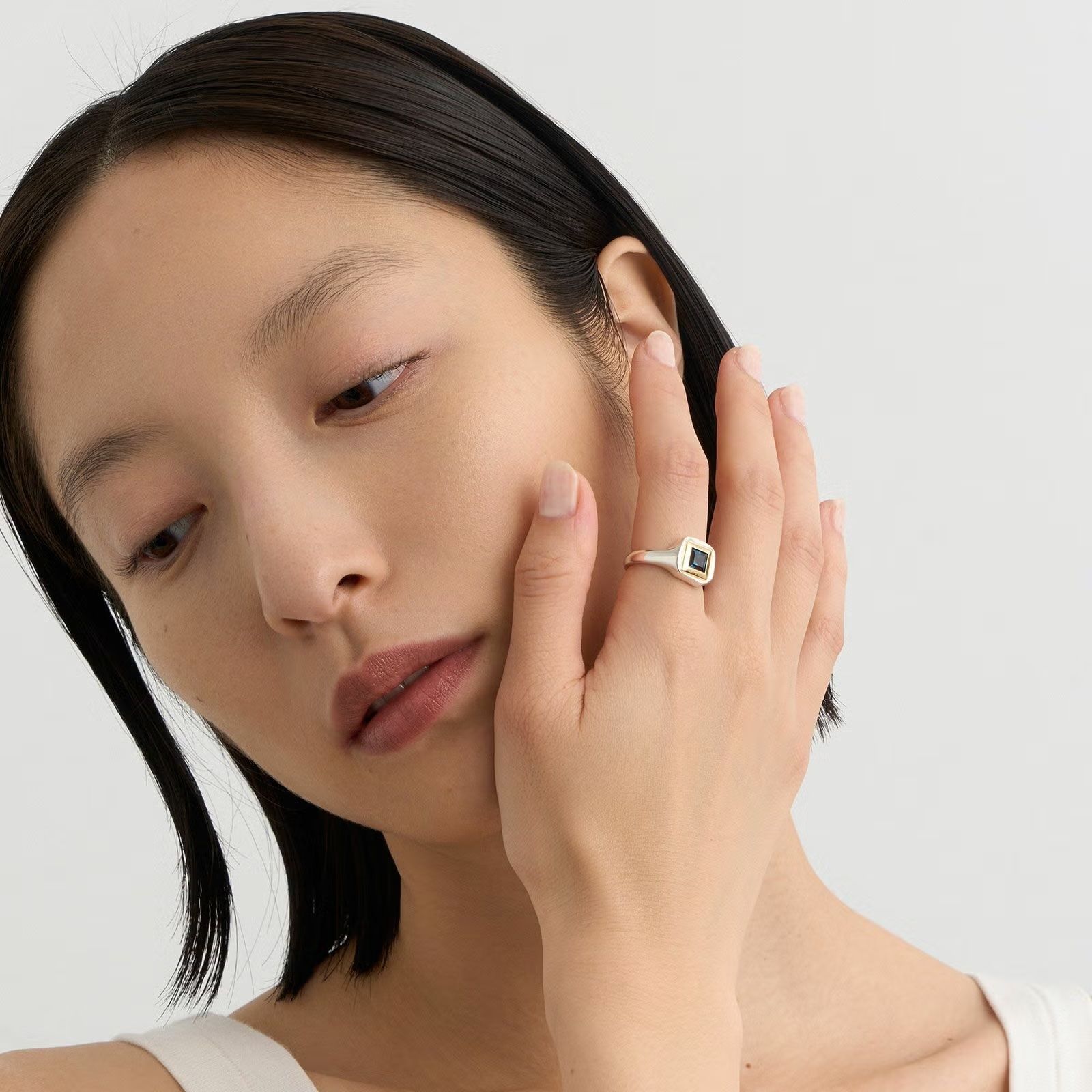 【お取り寄せ注文可能】Tiny Jewel Square Ring