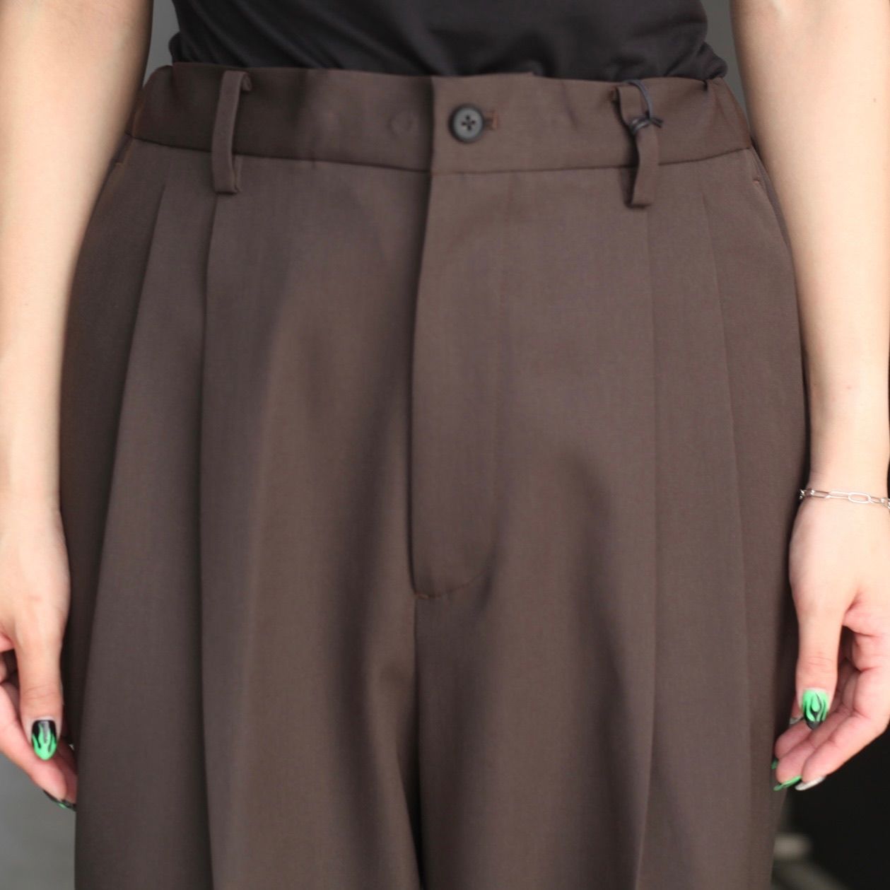 【残りわずか】Two Tuck Easy Trousers(2/90 WOOL GABARDINE)