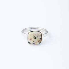 【お取り寄せ注文可能】Square Cabochon Dalmatian Stone Ring