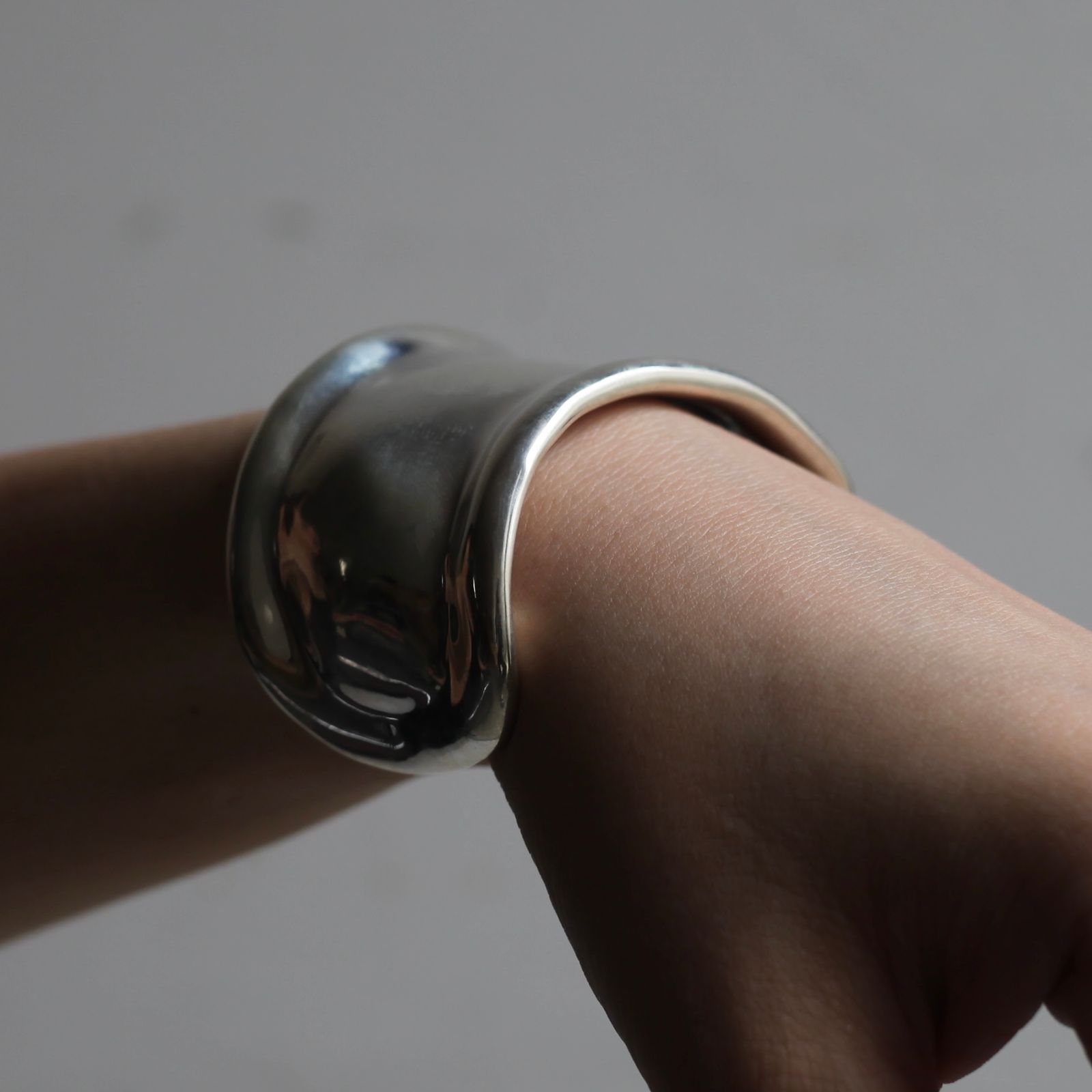 【お取り寄せ注文可能】Chopin Right Finger Armor Bangle(WHITE)