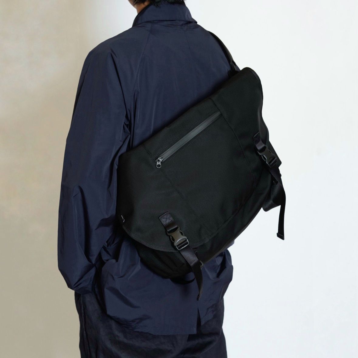 【残りわずか】New Messenger Bag