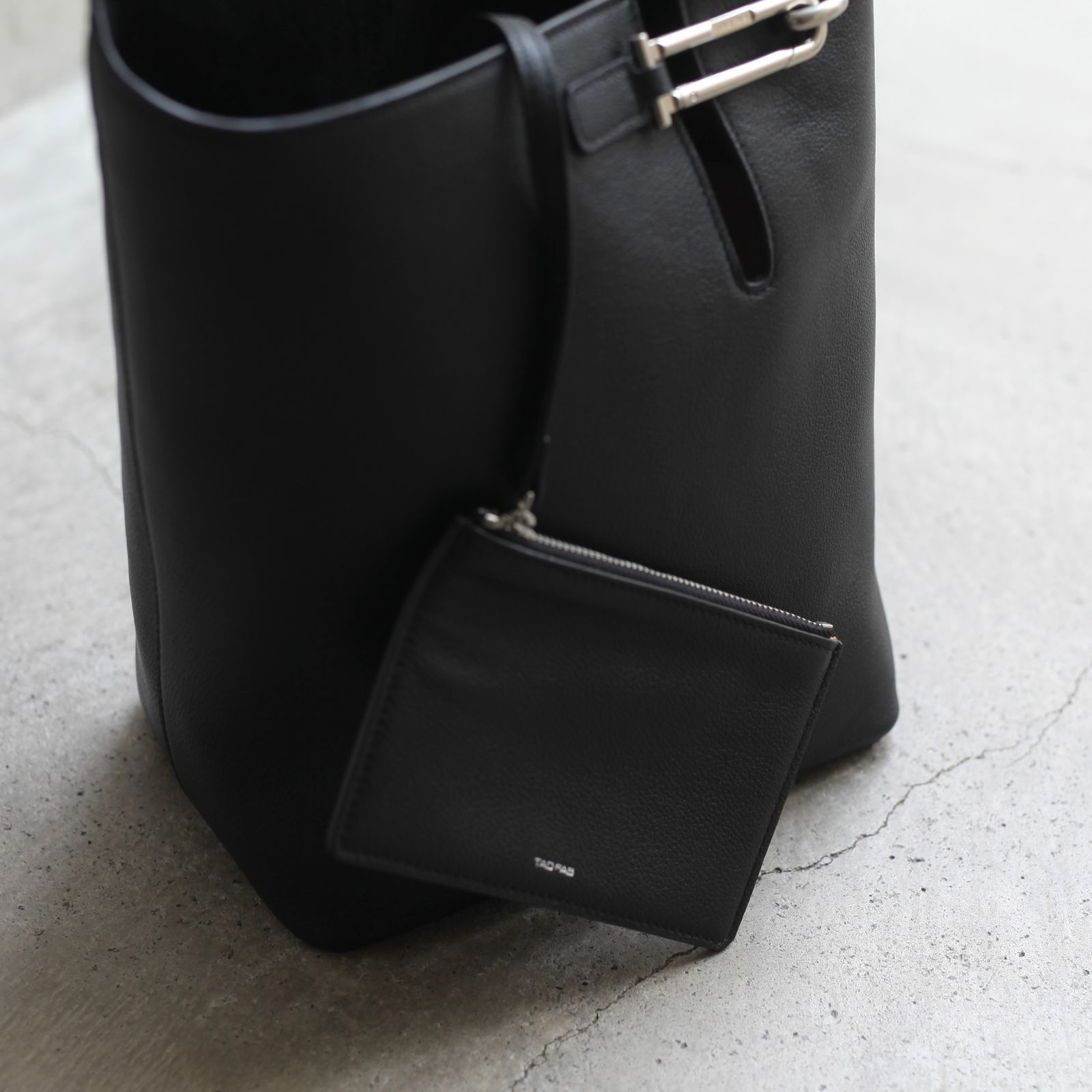 【残り一点】 FOLDIE BUCKET(CALFSKIN)