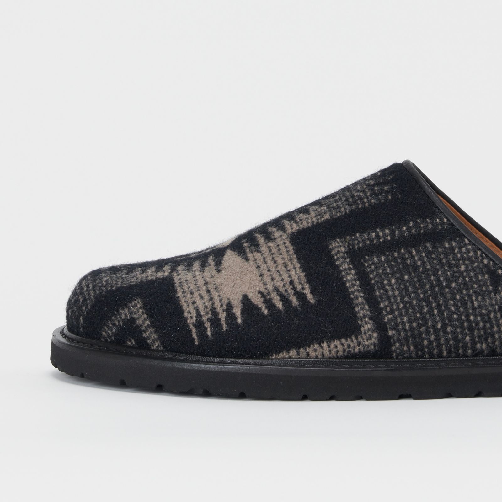 【美品】Hender Scheme peak クロコ型押し　サンダル　本革　黒 美品】Hender Scheme peak クロコ型押し サンダル 本革 黒
