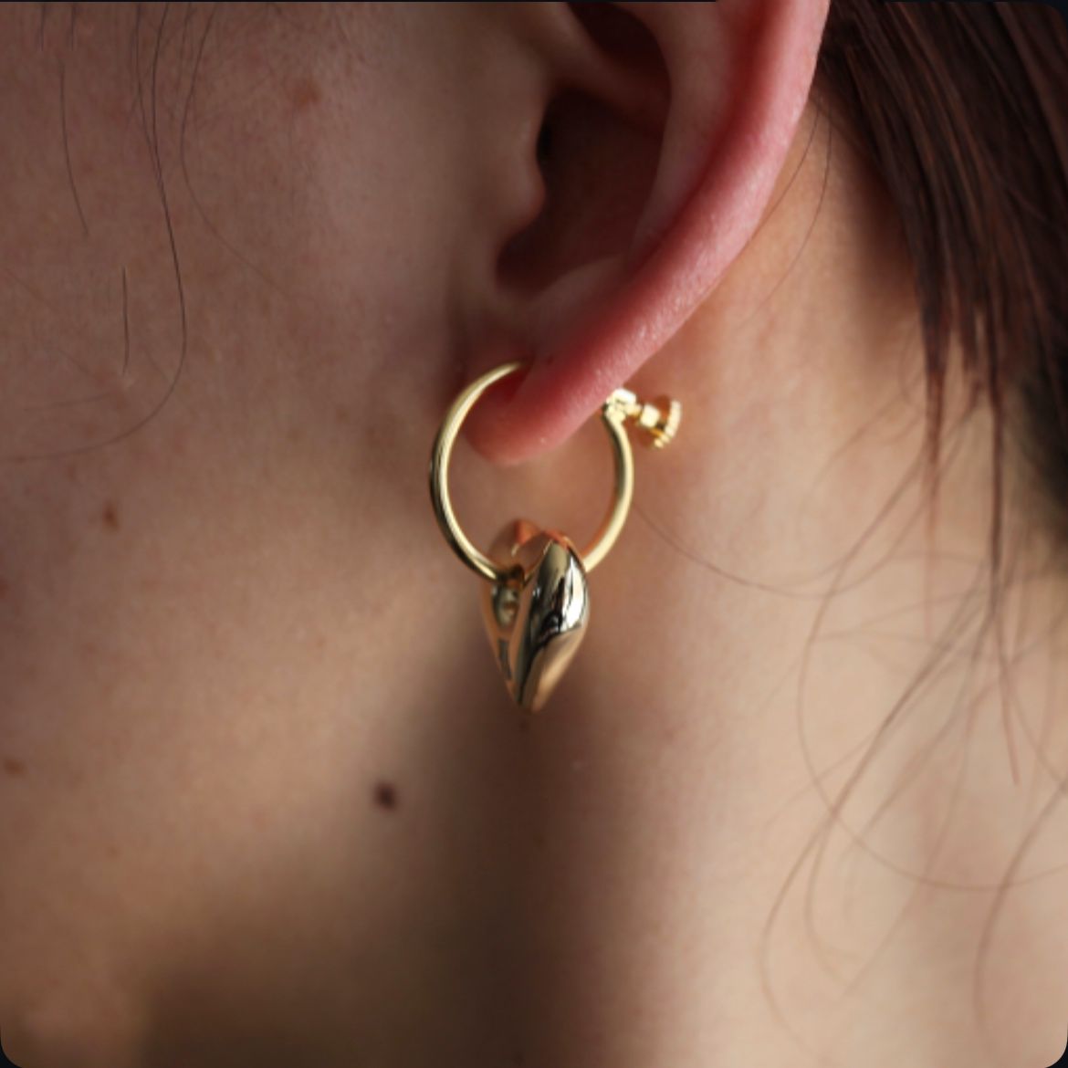 【残り一点】BB Logo Earrings(GOLD_両耳用)