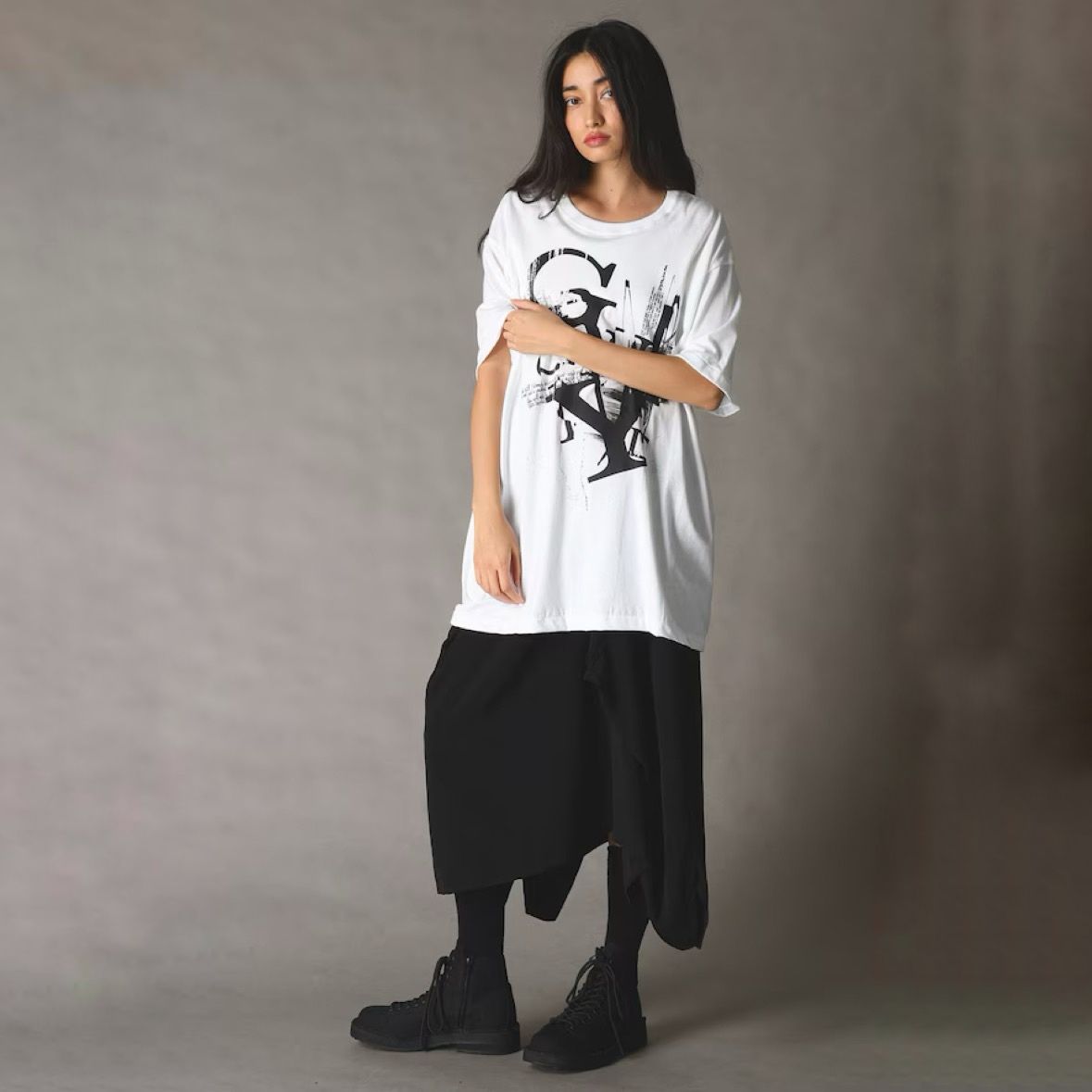 【残り一点】やぶれロゴカットソー