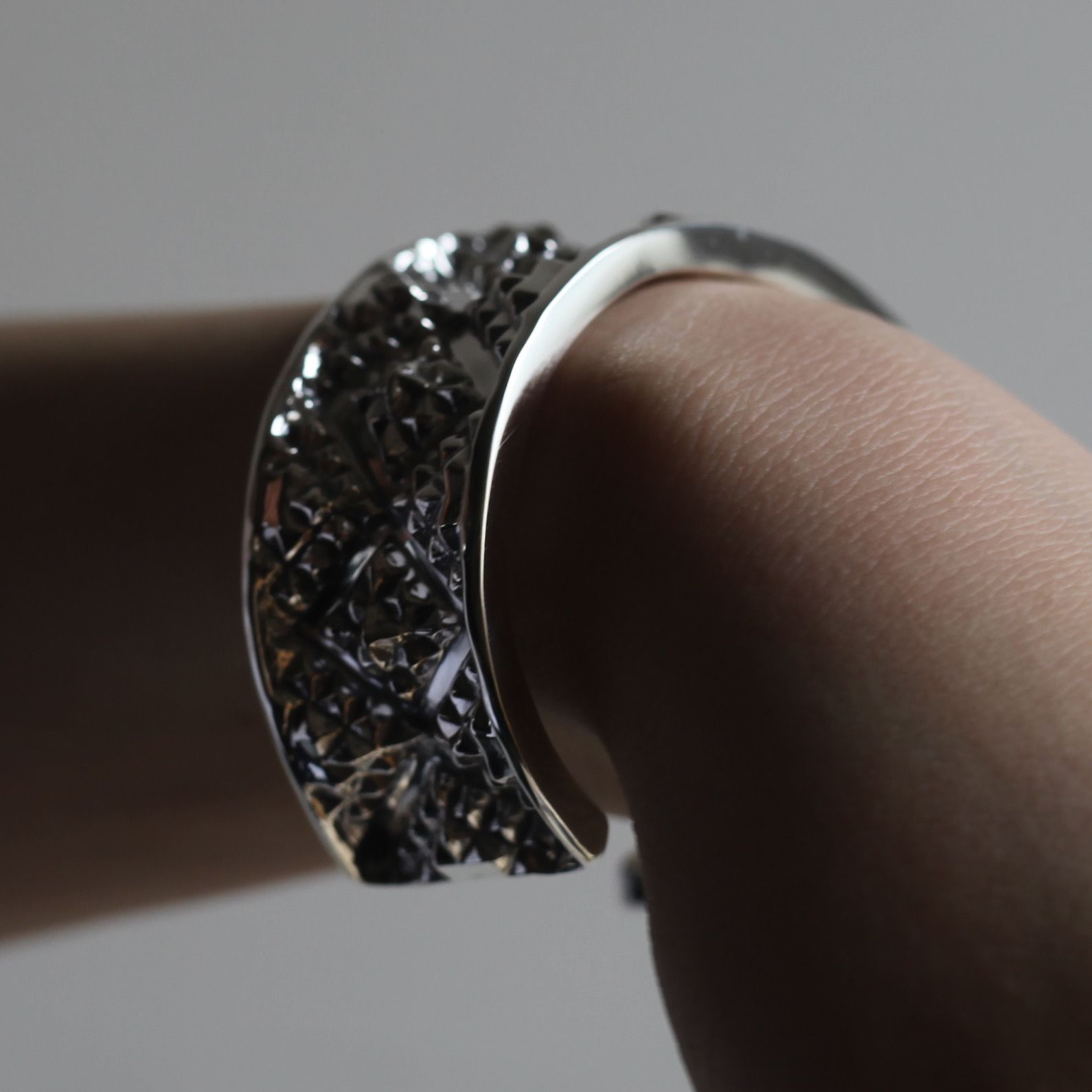 【お取り寄せ注文可能】Element Of Instinct 4 Bangle(SILVER)