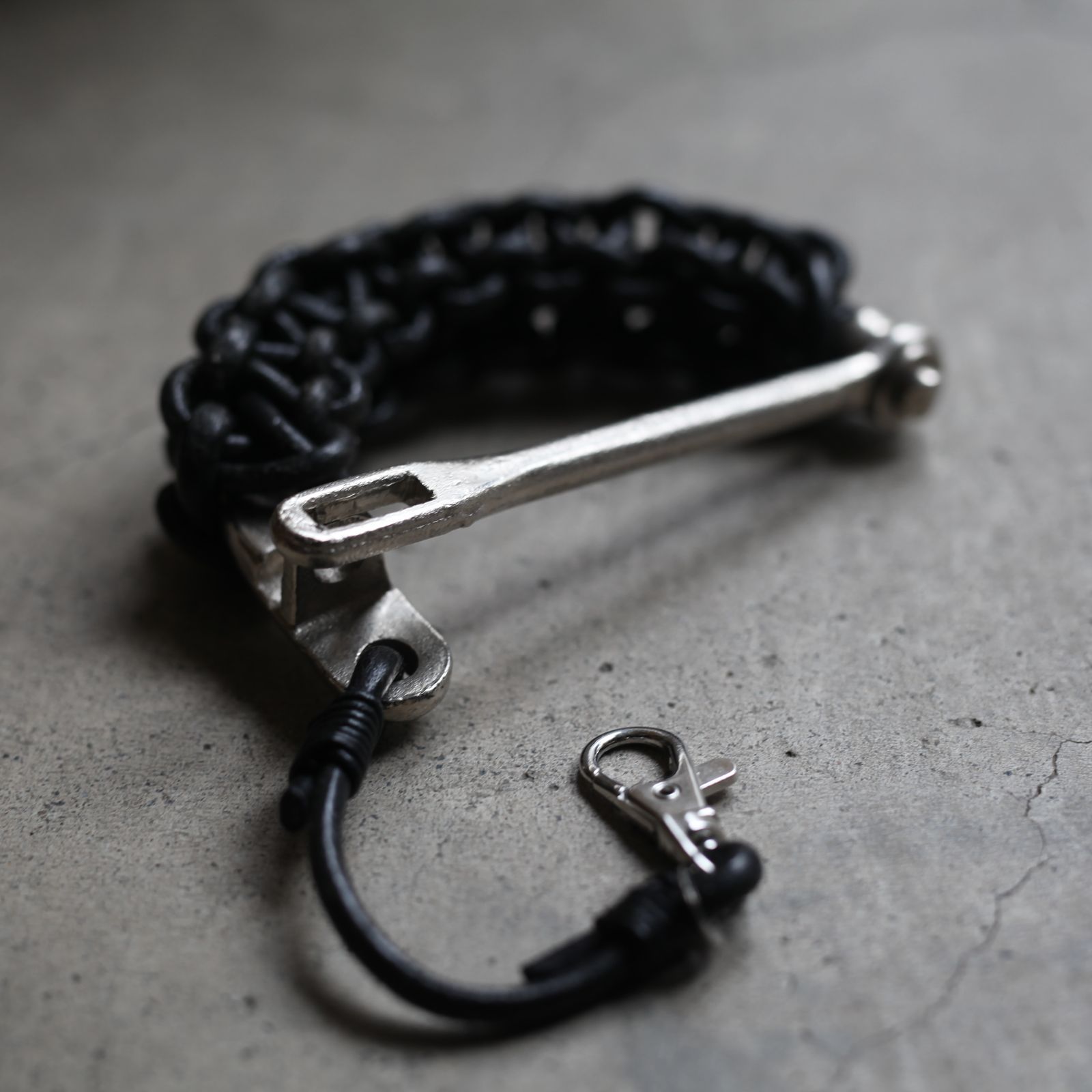 BLESS - 【再販売通知受付可能】Handle Leather | ACRMTSM ONLINE STORE