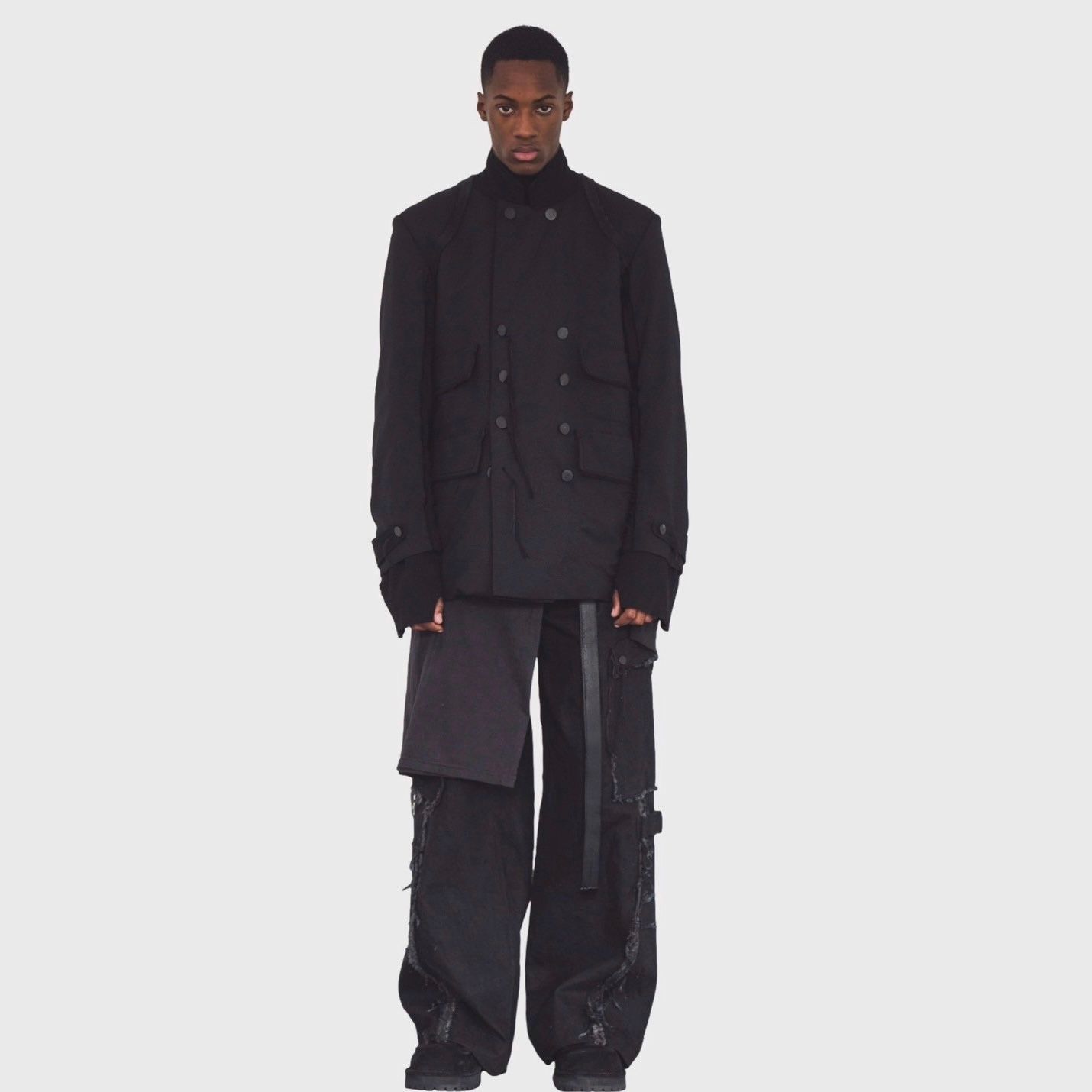 【残りわずか】Slash Seam Twist Cargo Jeans(NOIR)