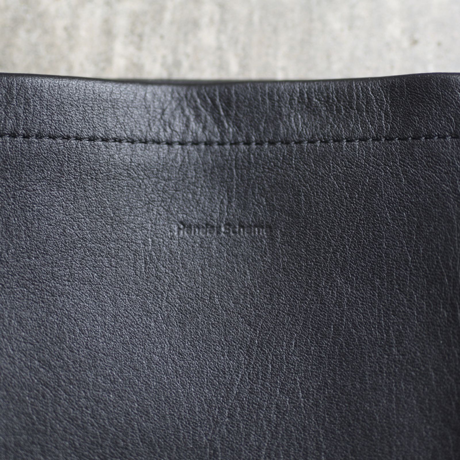 【次回入荷7月中旬予定】Cow Shoulder Small(BLACK)