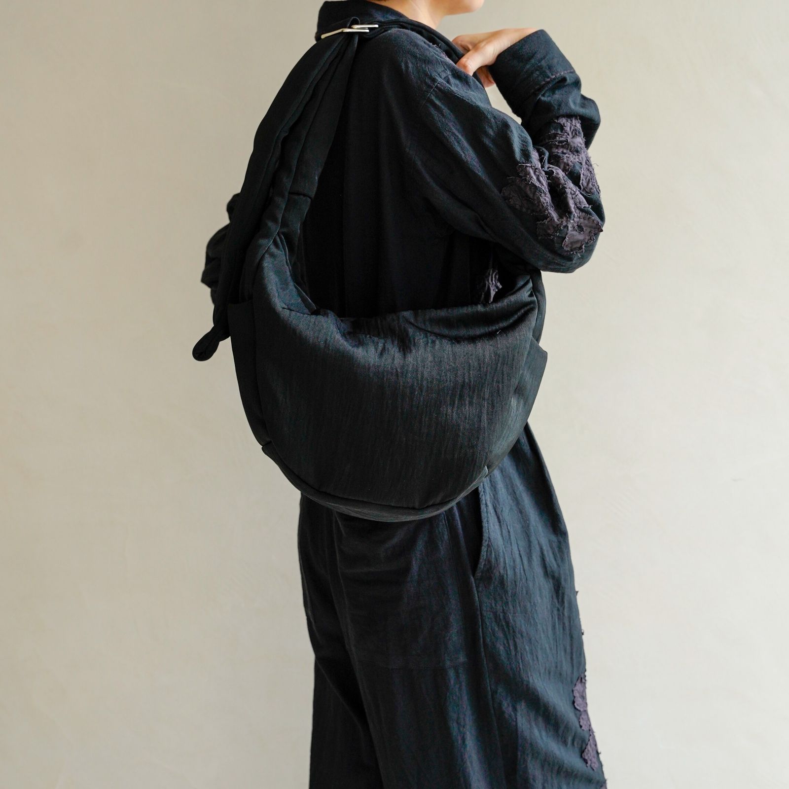 【再販売通知受付可能】Annie Puffer Town Moon Bag(CERATO BRIGHT)