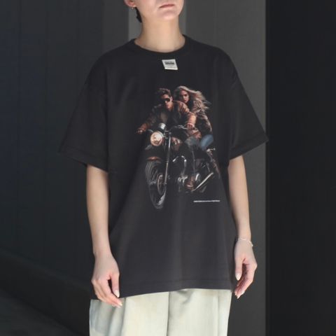 【残りわずか】"Avec Bikers" H-S Tag Tee