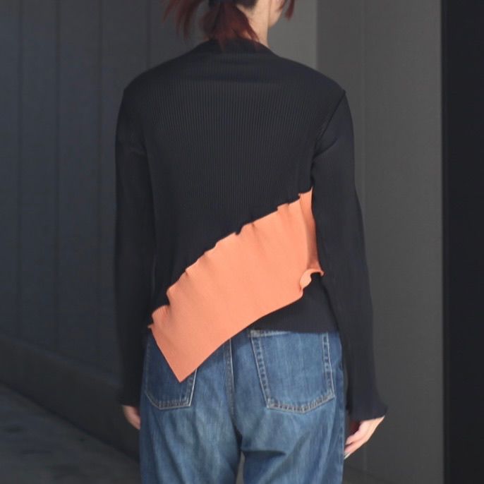 【残り一点】Spiral Wave Long Sleeve Top