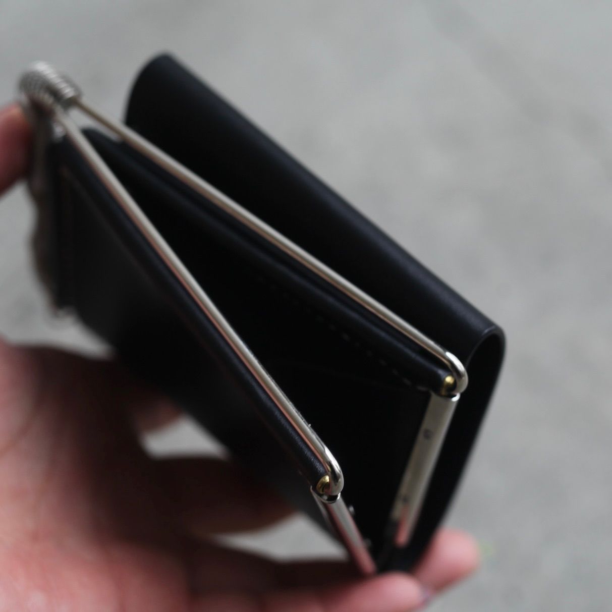 【残り一点】Coil Spring Trifold Wallet(HOOKE_COW)