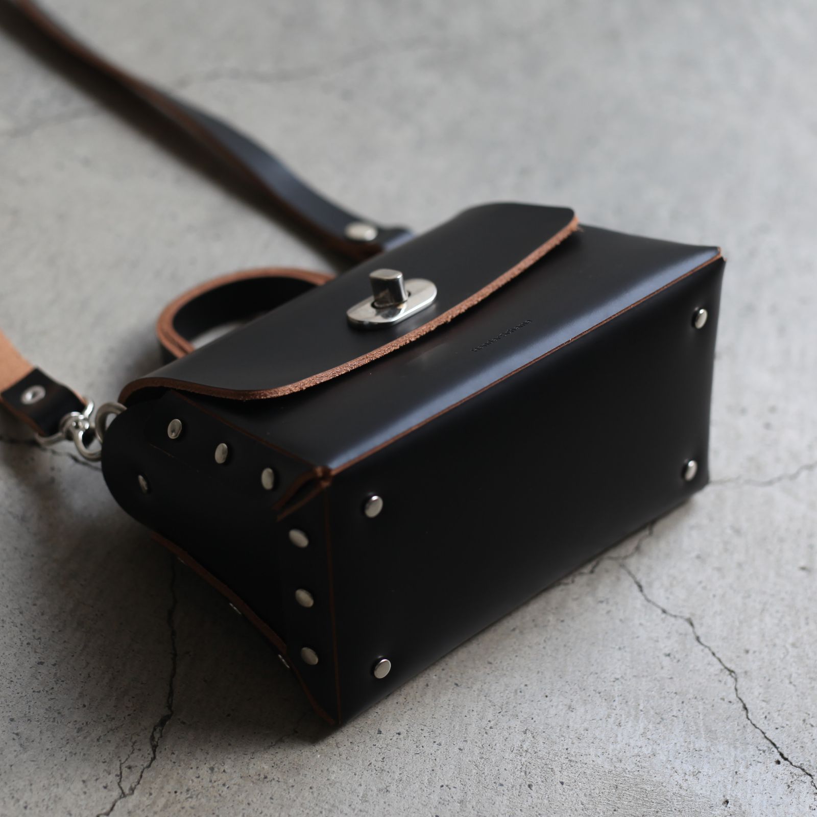【次回入荷9月下旬予定】Assemble Hand Bag Flap_S(BLACK)