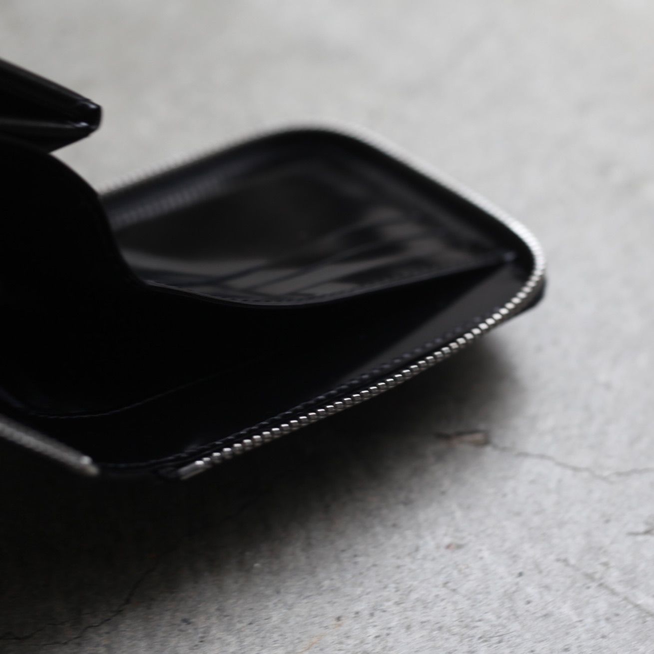 【残り一点】Embossed Zip Around Wallet