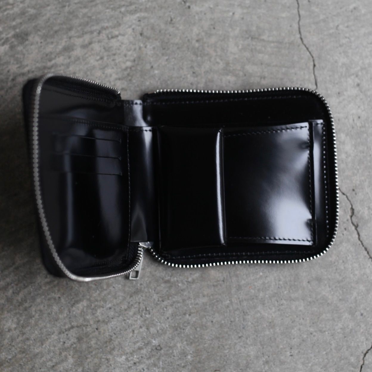 【残り一点】Embossed Zip Around Wallet