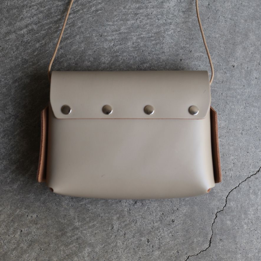 【次回入荷9月下旬予定】Assemble Borsetta Wide(BEIGE)