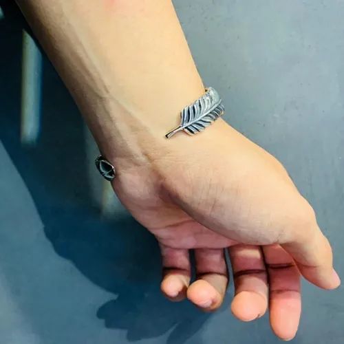 【お取り寄せ注文可能】Eagle Feather Bangle(SILVER)