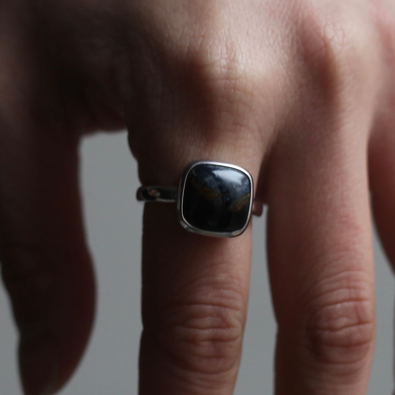 【お取り寄せ注文可能】Square Cabochon Pietersite Stone Ring