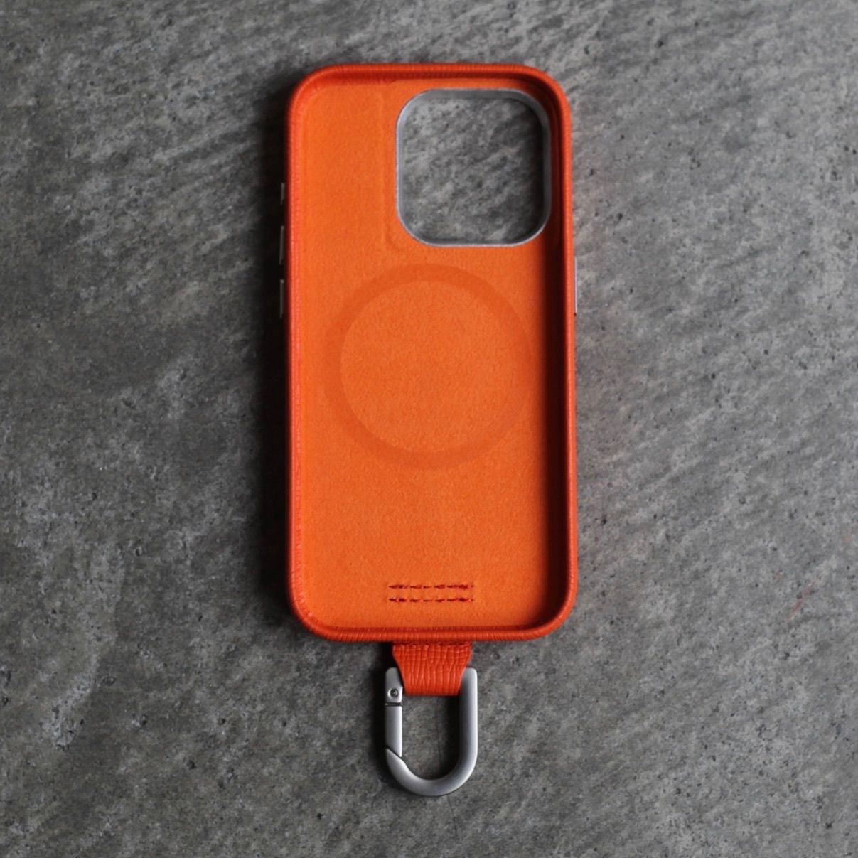 【残り一点】カラビナ付iPhoneケース(CARROT ORANGE)