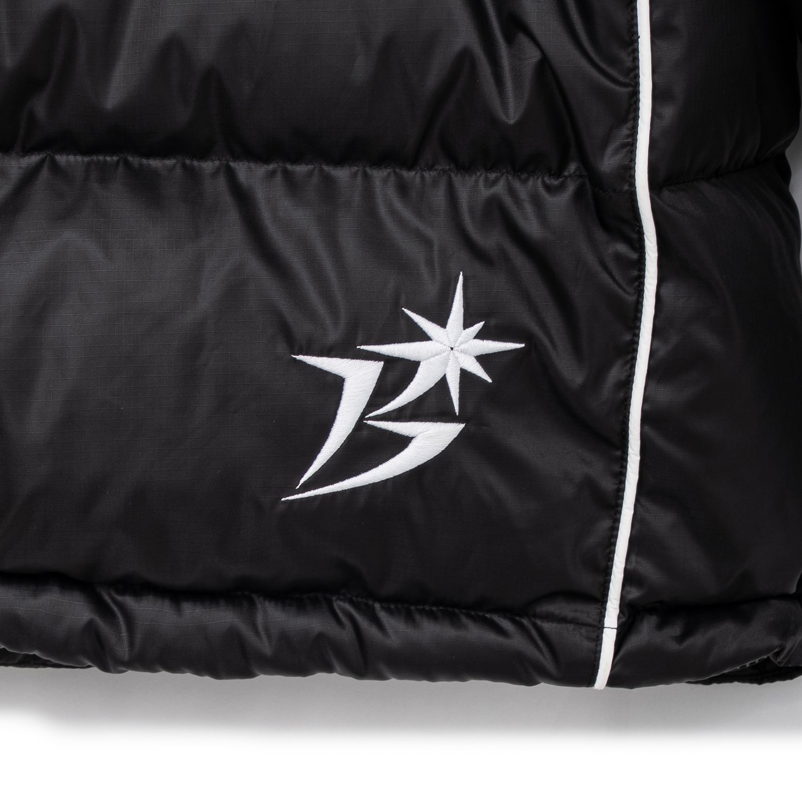 【残り一点】B Logo Hooded Down Jacket