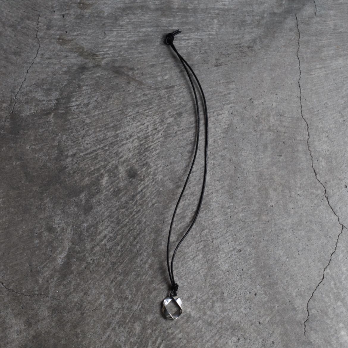 Garden of Eden - 【残りわずか】Twist Curve Leather Necklace