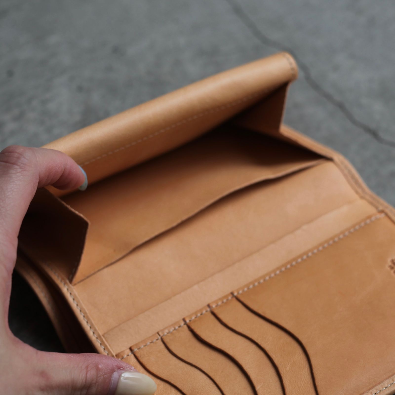 【残り一点】ミディアムウォレット