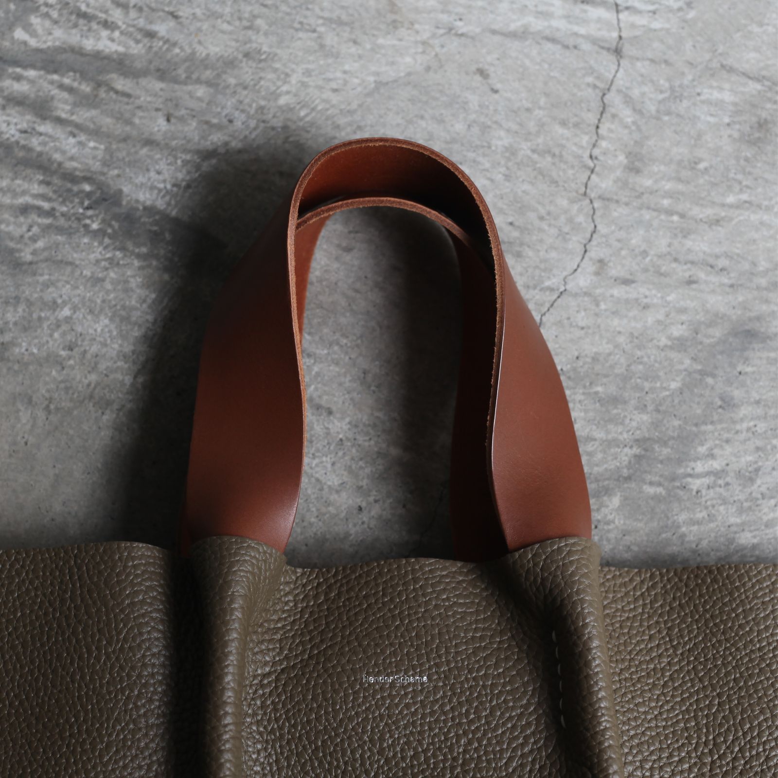 【再販売通知受付可能】Piano Bag Medium(TAUPE)
